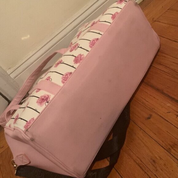 Betsey Johnson Luv Pink Rose Travel Tote duffle bag (doesn’t zip due to broken) - Picture 9 of 11